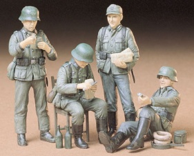 Tamiya 35129 GERMAN SOLDIERS AT REST