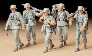 Tamiya 35184 GERMAN MACHINE GUN CREW ON MANEUVER