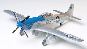 Tamiya 61040 North American P-51D MUSTANG 8th AF