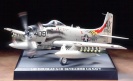 Tamiya 61505 DOUGLAS A-1H SKYRAIDER  U.S.NAVY (ruchome śmigło śilnik)
